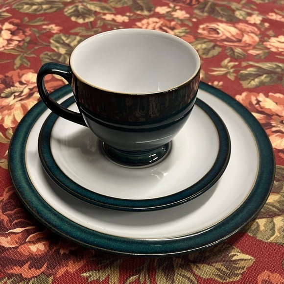 Denby, Greenwich Dish set Footed Cup, Saucer, & Lunch Plate Green & white 3 pc - Picture 5 of 11
